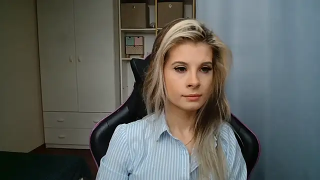 KristineGlow online show from 05-13-26, 06:09