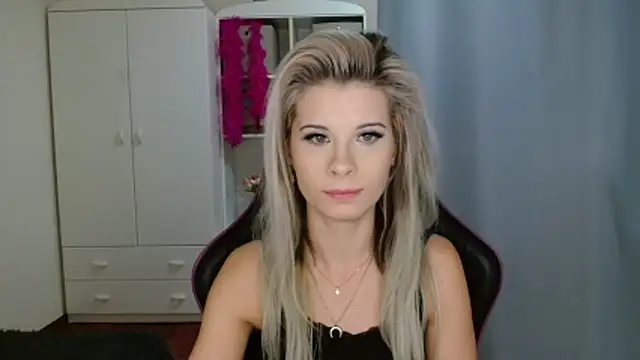 KristineGlow online show from 10-28-25, 03:55