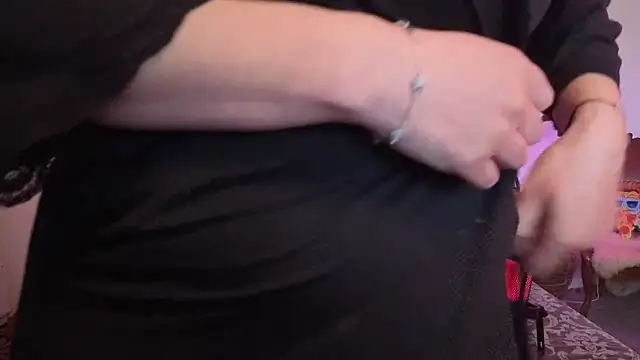 Snapshot of SilkenSin chatting on 04-14-26, 06:40 SilkenSin online show from 04-14-26, 06:40