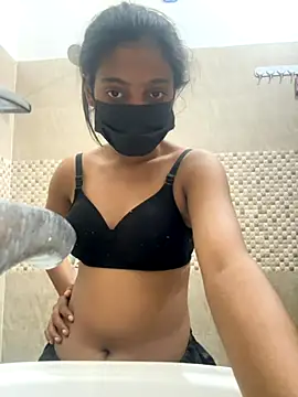 Snapshot of HeerStd chatting on 11-08-25, 01:36 HeerStd online show from 11-08-25, 01:36