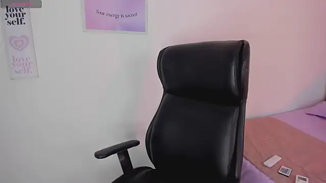 AnniEsstone online show from 04-15-26, 09:26