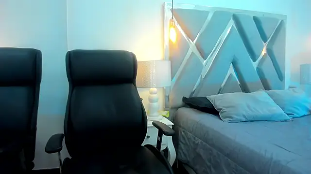 AnniEsstone online show from 10-19-25, 12:41