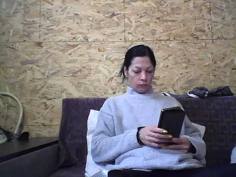 Snapshot of Milana38 chatting on 10-13-25, 06:59 Milana38 online show from 10-13-25, 06:59