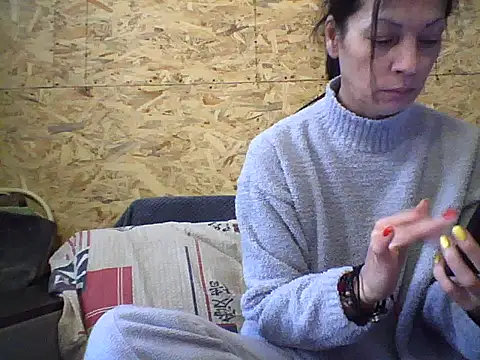 Snapshot of Milana38 chatting on 10-15-25, 08:44 Milana38 online show from 10-15-25, 08:44