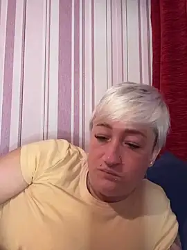Snapshot of Rozendefotz chatting on 05-16-26, 02:10 Rozendefotz online show from 05-16-26, 02:10