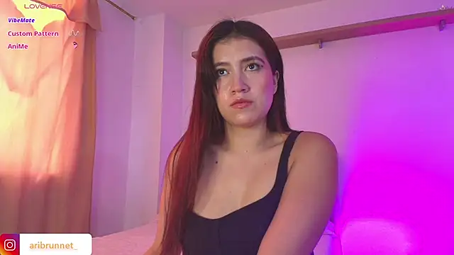 BrunnetAri  online show from 10-20-25, 03:23