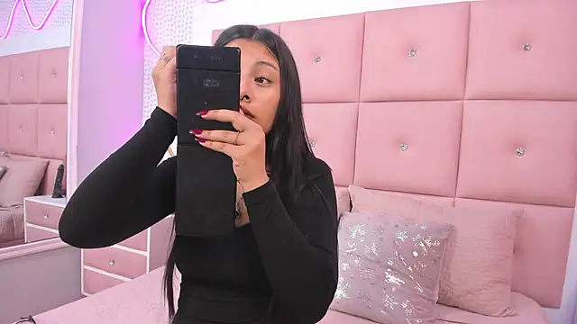 DaisySnugs1 online show from 11-24-25, 12:27