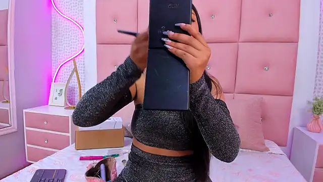 DaisySnugs1 online show from 11-01-25, 12:32