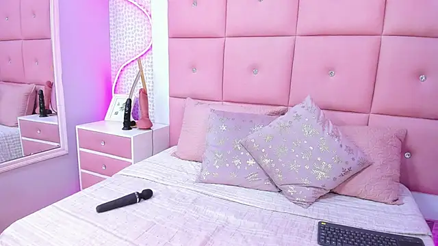 DaisySnugs1 online show from 11-08-25, 11:58