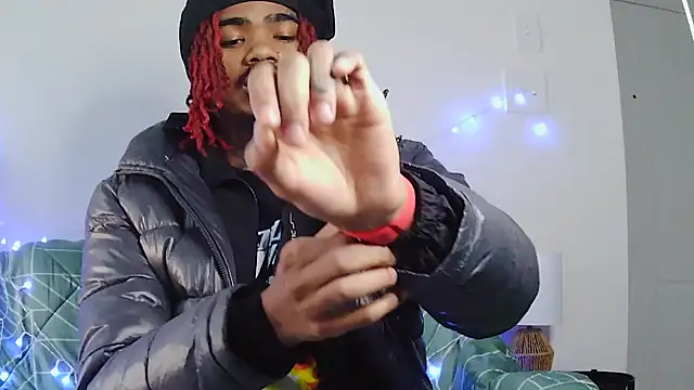 Snapshot of risktakinndolo chatting on 11-17-25, 08:35 risktakinndolo online show from 11-17-25, 08:35