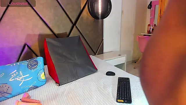 PenelopeGuzman   online show from 02-17-26, 06:05