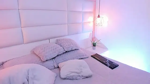 Lucia jane online show from 02-07-26, 09:23