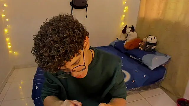 Tom Blues online show from 11-26-25, 04:07