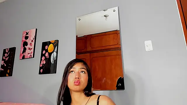 KimTayloor1 online show from 09-23-25, 06:59