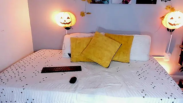 KimTayloor1 online show from 10-17-25, 07:37