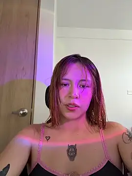 Snapshot of aliciia_23 chatting on 05-16-26, 10:31 aliciia 23 online show from 05-16-26, 10:31