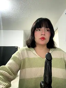 Snapshot of aliciia_23 chatting on 10-04-25, 04:47 aliciia 23 online show from 10-04-25, 04:47