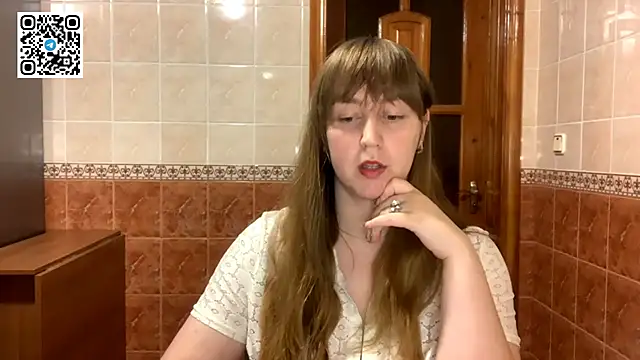 Snapshot of MaroonMoon_ chatting on 10-10-25, 07:47 MaroonMoon online show from 10-10-25, 07:47