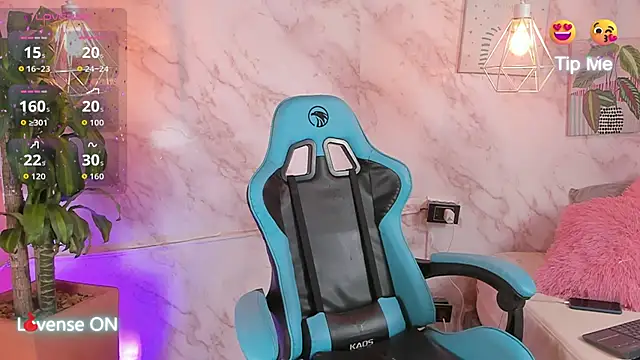 Snapshot of cristal_herrera_ chatting on 10-09-25, 03:40 cristal herrera  online show from 10-09-25, 03:40