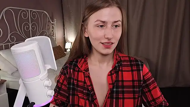 Snapshot of VesperaCeleste chatting on 11-09-25, 08:40 VesperaCeleste online show from 11-09-25, 08:40