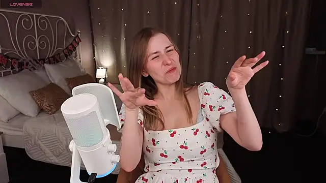 Snapshot of VesperaCeleste chatting on 11-06-25, 06:28 VesperaCeleste online show from 11-06-25, 06:28