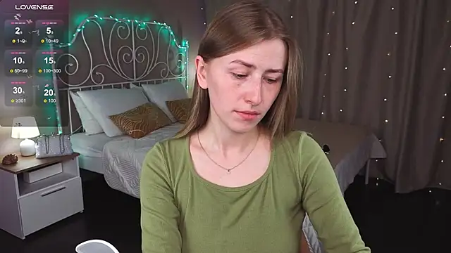 Snapshot of VesperaCeleste chatting on 10-13-25, 05:42 VesperaCeleste online show from 10-13-25, 05:42