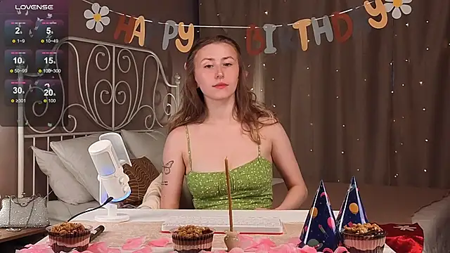 Snapshot of VesperaCeleste chatting on 10-19-25, 05:32 VesperaCeleste online show from 10-19-25, 05:32