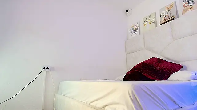 Snapshot of elizawiliamst chatting on 04-21-26, 06:03 elizawiliamst online show from 04-21-26, 06:03