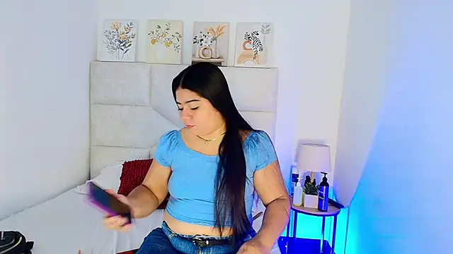 Snapshot of elizawiliamst chatting on 05-19-26, 11:50 elizawiliamst online show from 05-19-26, 11:50