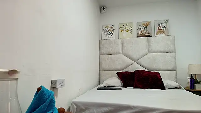 Snapshot of elizawiliamst chatting on 05-04-26, 03:59 elizawiliamst online show from 05-04-26, 03:59