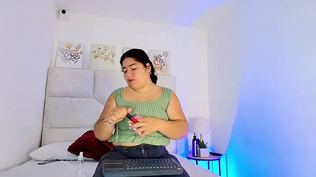 Snapshot of elizawiliamst chatting on 05-22-26, 11:52 elizawiliamst online show from 05-22-26, 11:52