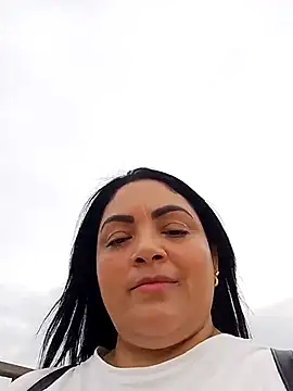 Snapshot of tiffany_Johnson1 chatting on 10-24-25, 08:52 tiffany Johnson1 online show from 10-24-25, 08:52