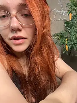 Snapshot of PollyVinice chatting on 05-25-26, 05:33 PollyVinice online show from 05-25-26, 05:33