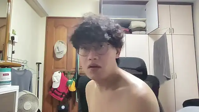 Passionatetwink2 online show from 03-19-26, 02:17