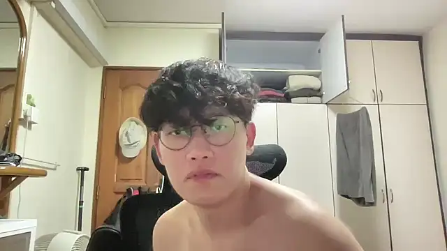 Passionatetwink2 online show from 04-10-26, 04:47