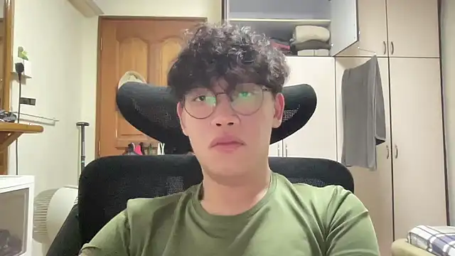 Passionatetwink2 online show from 04-11-26, 05:16