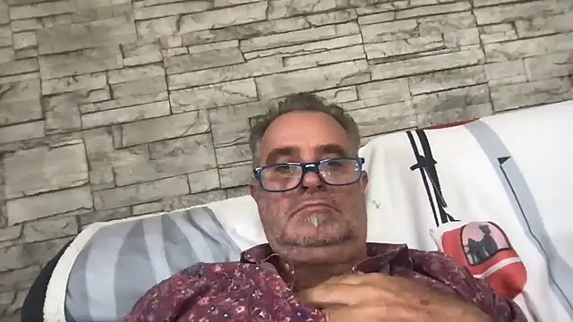 Snapshot of htreshot73 chatting on 10-09-25, 02:06 htreshot73 online show from 10-09-25, 02:06