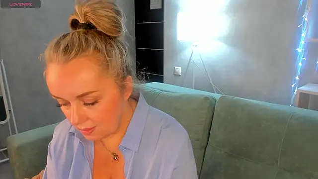 Snapshot of Sky_Kuper chatting on 09-17-25, 11:51 Sky Kuper online show from 09-17-25, 11:51