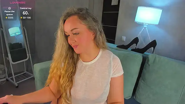 Snapshot of Sky_Kuper chatting on 06-19-26, 12:49 Sky Kuper online show from 06-19-26, 12:49