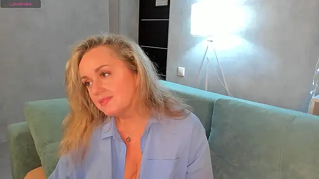 Snapshot of Sky_Kuper chatting on 09-27-25, 12:17 Sky Kuper online show from 09-27-25, 12:17