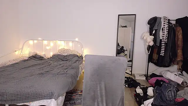 KikiMoor online show from 04-15-26, 10:21