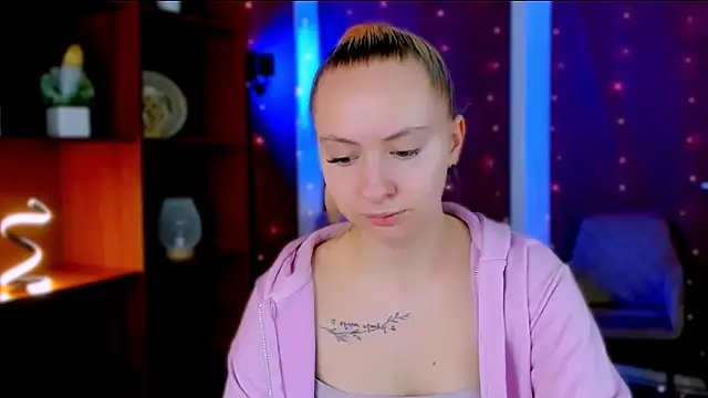 Snapshot of mila_glow1 chatting on 02-25-26, 06:13 mila glow1 online show from 02-25-26, 06:13