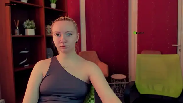 Snapshot of mila_glow1 chatting on 02-03-26, 12:32 mila glow1 online show from 02-03-26, 12:32