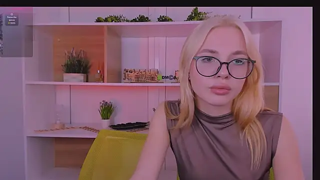 mila glow1 online show from 10-16-25, 09:06