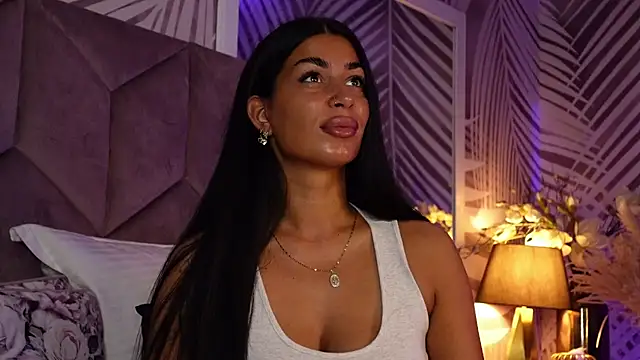 Snapshot of EvaRhea chatting on 06-10-26, 02:57 EvaRhea online show from 06-10-26, 02:57