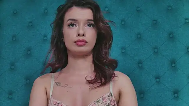 Snapshot of LollyShine chatting on 02-24-26, 08:31 LollyShine online show from 02-24-26, 08:31