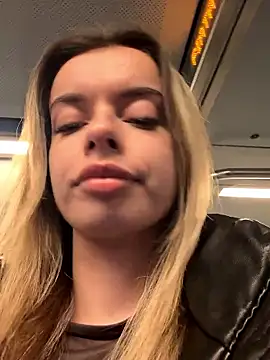 Snapshot of LollyShine chatting on 01-15-26, 05:27 LollyShine online show from 01-15-26, 05:27