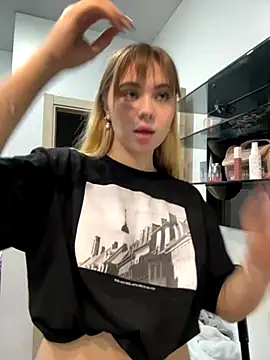 LunaMillie online show from 12-01-25, 09:43