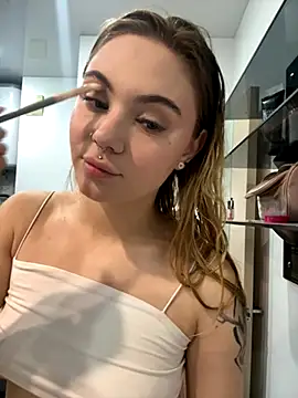 Snapshot of LunaMillie chatting on 10-27-25, 09:10 LunaMillie online show from 10-27-25, 09:10