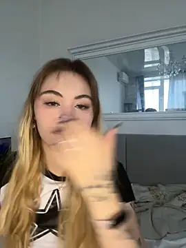 LunaMillie online show from 11-26-25, 08:58